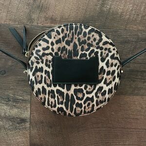 Cheeta print circle crossbody!